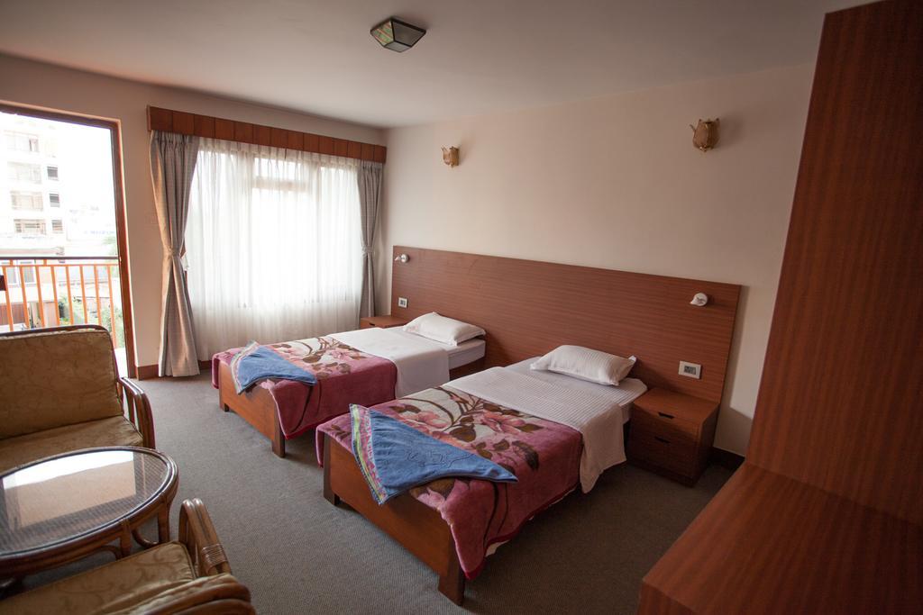 Maya Guest House Thimi Exterior foto