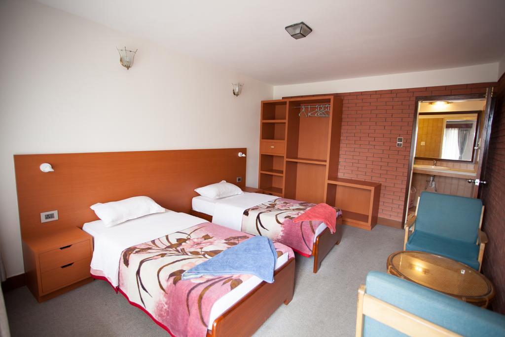 Maya Guest House Thimi Exterior foto
